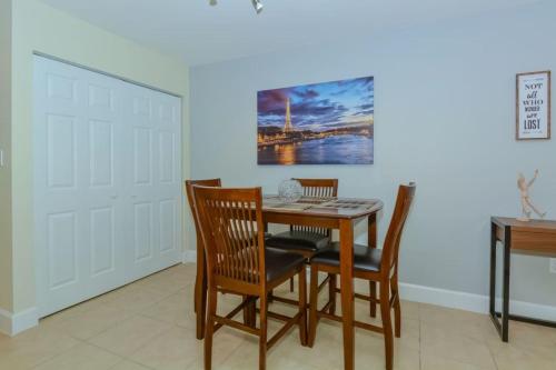 Lovely Cottage near the Beach and Downtown Sarasota in 새라소타 시내