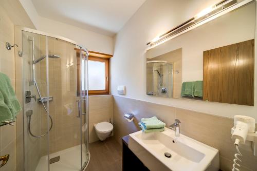 One-Bedroom Apartment with Balcony