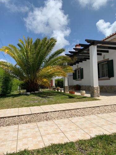 Holiday villa with pool near the ocean in Aljezur