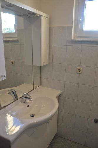  Villa Dobra Holiday Apartments in Vir