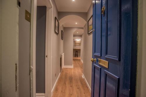 montrose terrace apartment