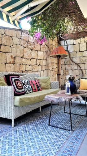 Double Room with Patio image 3