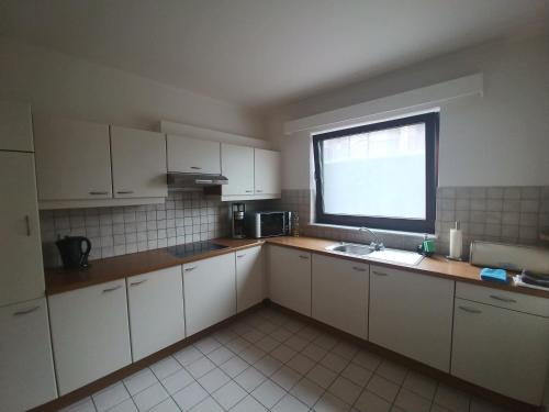  Charming apartment, Ferienwohnung in Maaseik
