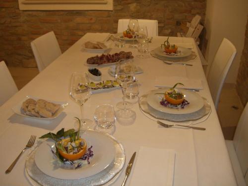 Toit ja joogid, Agriturismo Pozzuolo in Serrungarina