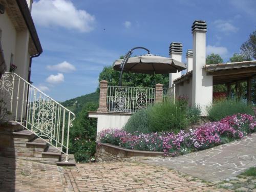 Aed, Agriturismo Pozzuolo in Serrungarina
