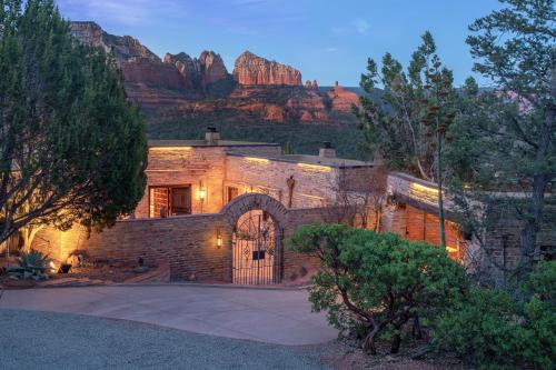 Modern, Luxury Studio With Awe Inspiring Red Rock Views Private Trail Head - Outdoor Firepit, Indoor Fireplace, on Property Sauna, Aromatherapy Steam Room, Hot Tub, Pools and Wellness Services, Sedona (foto 2)