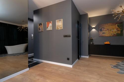 Sala de estar / sala de TV, Jacuzzi Suite in Mlyniska