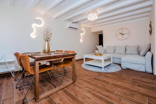 Villa Seaview! 3-apartments in old town! 4