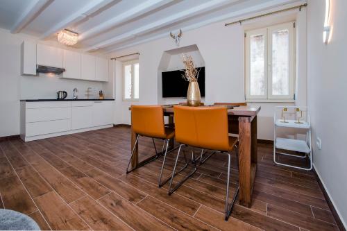 Villa Seaview! 3-apartments in old town! in Rovinj