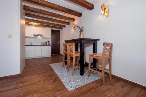 Villa Seaview! 3-apartments in old town! in Rovinj