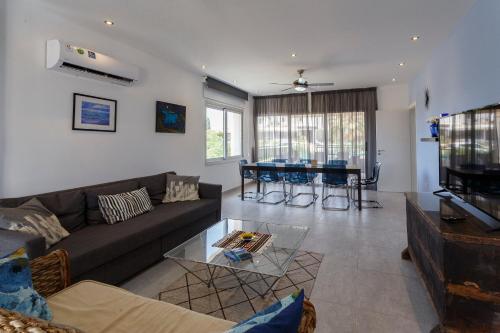 Coral Bay Sea Breeze Apartments - 3 Bedroom Apartment, Peja (zdjęcie 9)