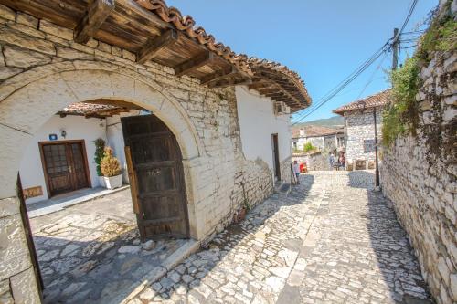 Hotel Kalaja - image 7