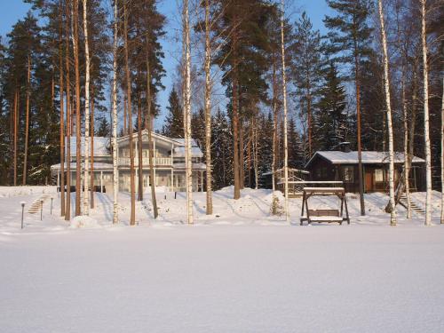 Lomapesä Cottages