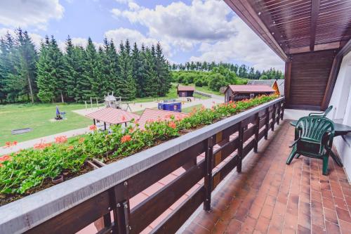 ระเบียง/ชานเรือน, Berggasthof Heuberghaus, direkt am Rennsteig in ฟรีดไรชโรดา