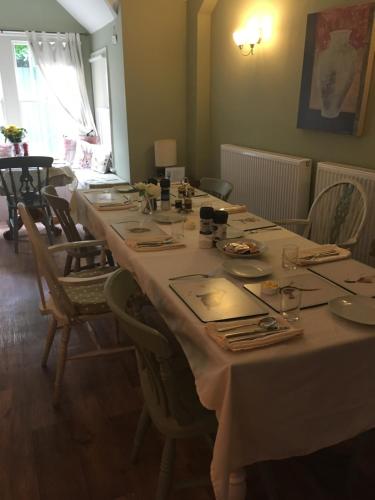 Lodbourne Farmhouse B&B in Gillingham Town