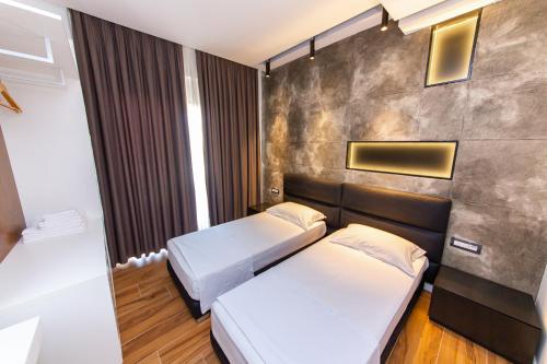 Inada Hotel - image 2