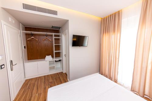 Inada Hotel - image 2
