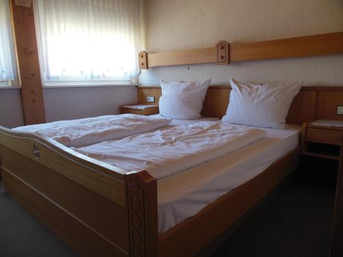 Doppelzimmer, kleines, zur straßenseite