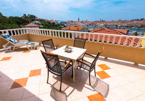  Villa Blazenka, Unterkunft in Rab