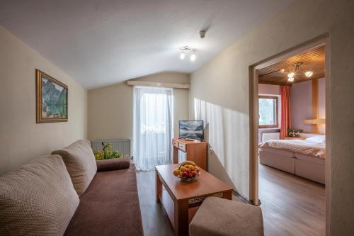 1 king bed, 1 sofa bed