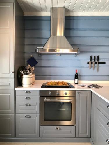 Cocina, Charming Lakeside House with sauna in Lillehammer City Center