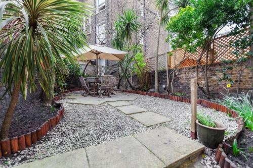 3 Bedroom Garden Flat - Central Location, Londyn
