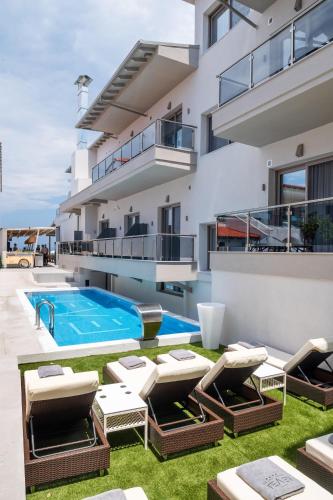 Sea Level Hotel - image 2