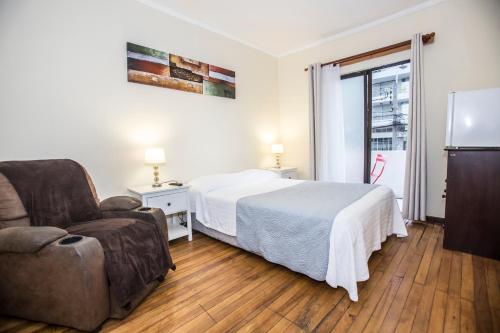 Double Room with Balcony image 3