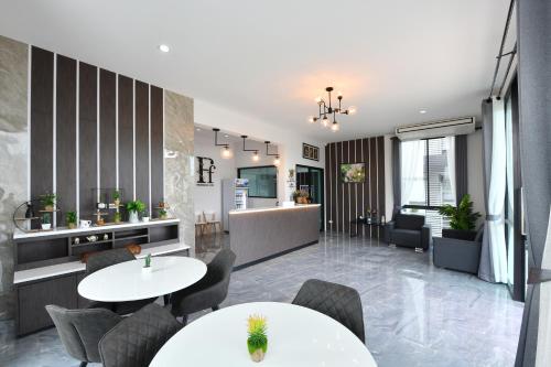 Vestíbul, Feungfah Litz in Phetchabun