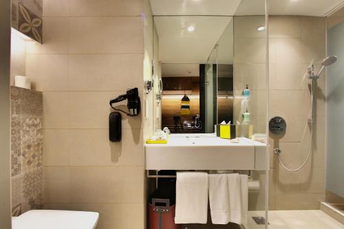 room detail thumbnail 2