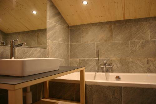 MO Chalet - image 6