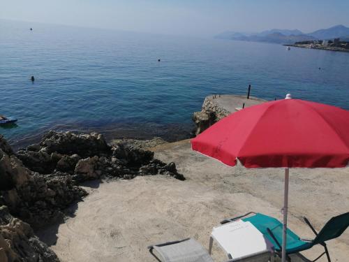 Beach Apartment With Beach Chairs N1 In Utjeha Montenegro