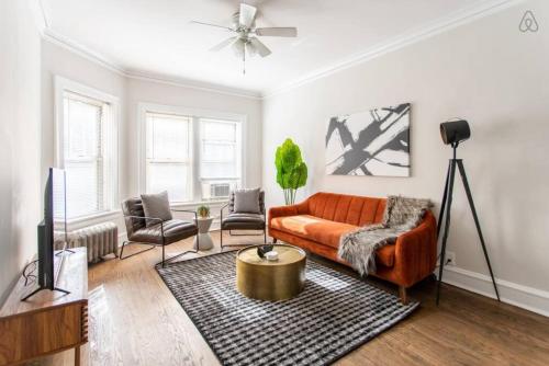 Charming and Sleek 2BR Apt at Lincoln Square EA1