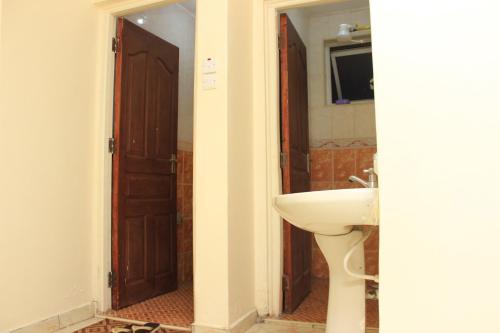 One-Bedroom Apartment image 10