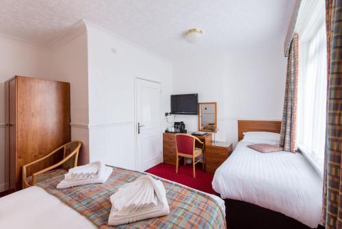 The Queens Hotel - image 4