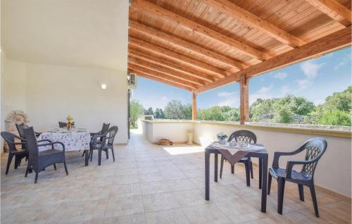  Four-Bedroom Holiday Home in Vignacastrisi - LE, Pension in Vignacastrisi