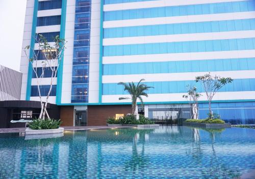 Swimming pool, Avenzel Hotel & Convention Cibubur in Cibubur
