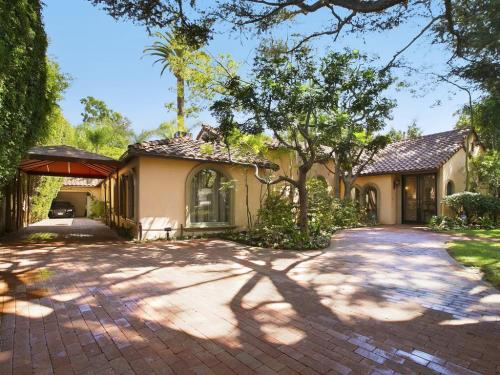 Villa Teresita - Beautifully gated Mediterranean estate