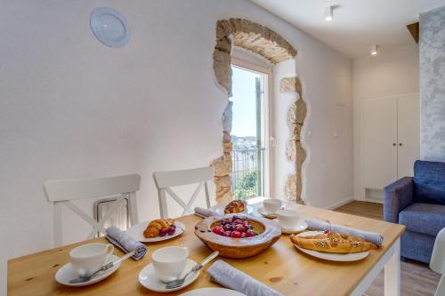 Apartment with Terrace and City View image 10