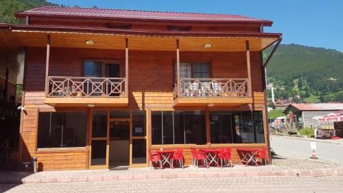 Kuzey Suites Kuzey Suites is a popular choice amongst travelers in Trabzon, whether exploring or just passing through. The hotel offers a wide range of amenities and perks to ensure you have a great time. Faciliti