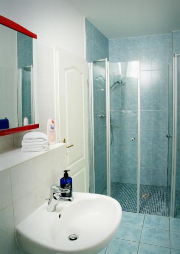 Double Room image 10
