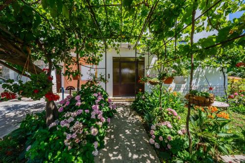  Apartments Mila, Unterkunft in Kaštela
