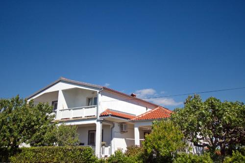  Apartments ''Perinic'', Pension in Vrsi