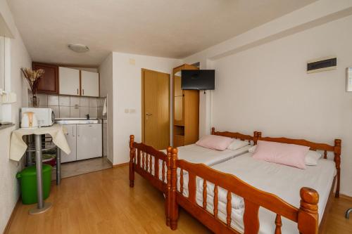 Apartments Mila 5