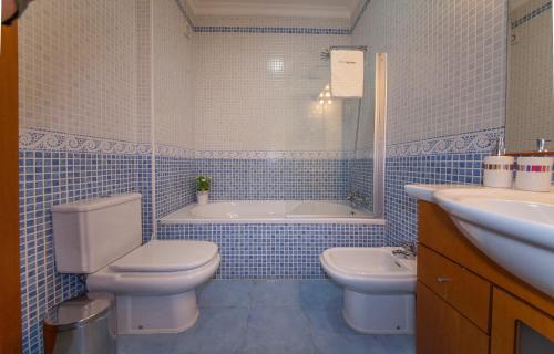 B41 - Windmill Modern with Pool - image 8