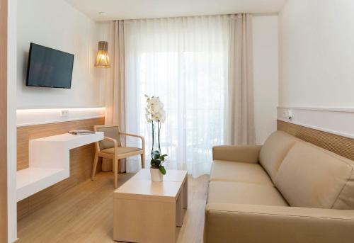 Hotel Costa Brava - image 4