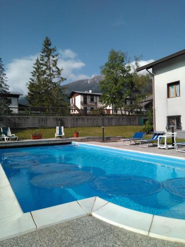  Chalet Ermellino, Pension in Tambre dʼAlpago