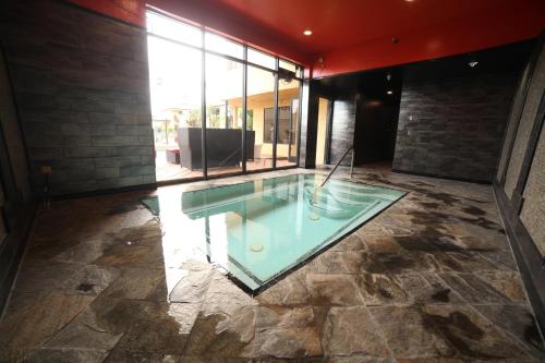 Hot tub