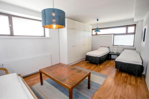 2 twin beds, 2 sofa beds