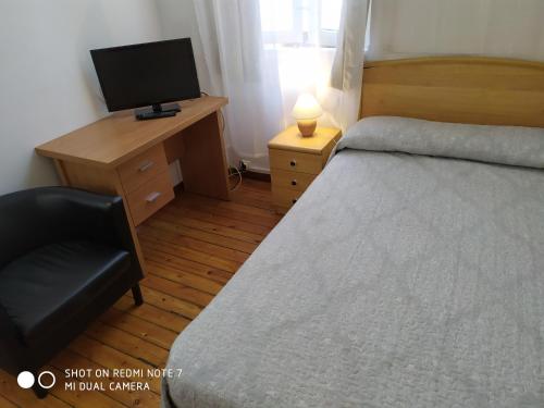 Single Room with Shared Bathroom